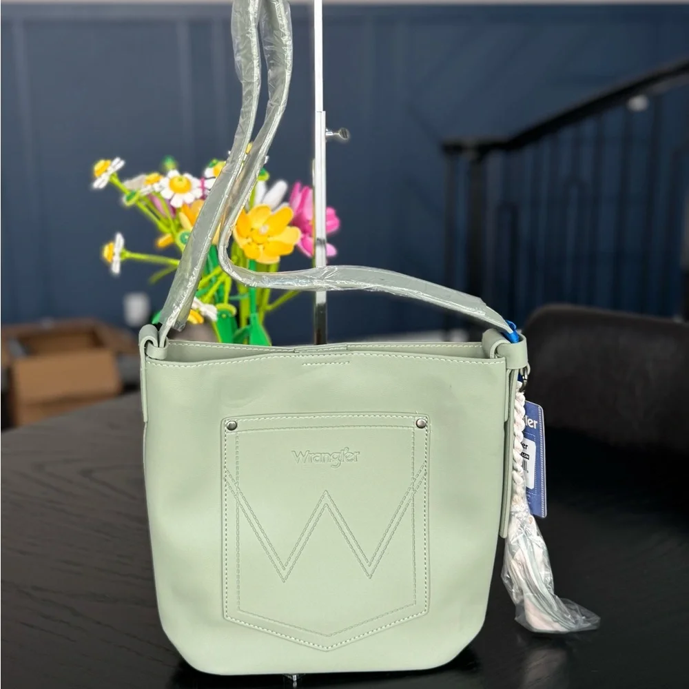 Wrangler 2PC Set Light Green NWT